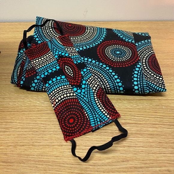 African face masks and head scarf. - Picture 1 of 3